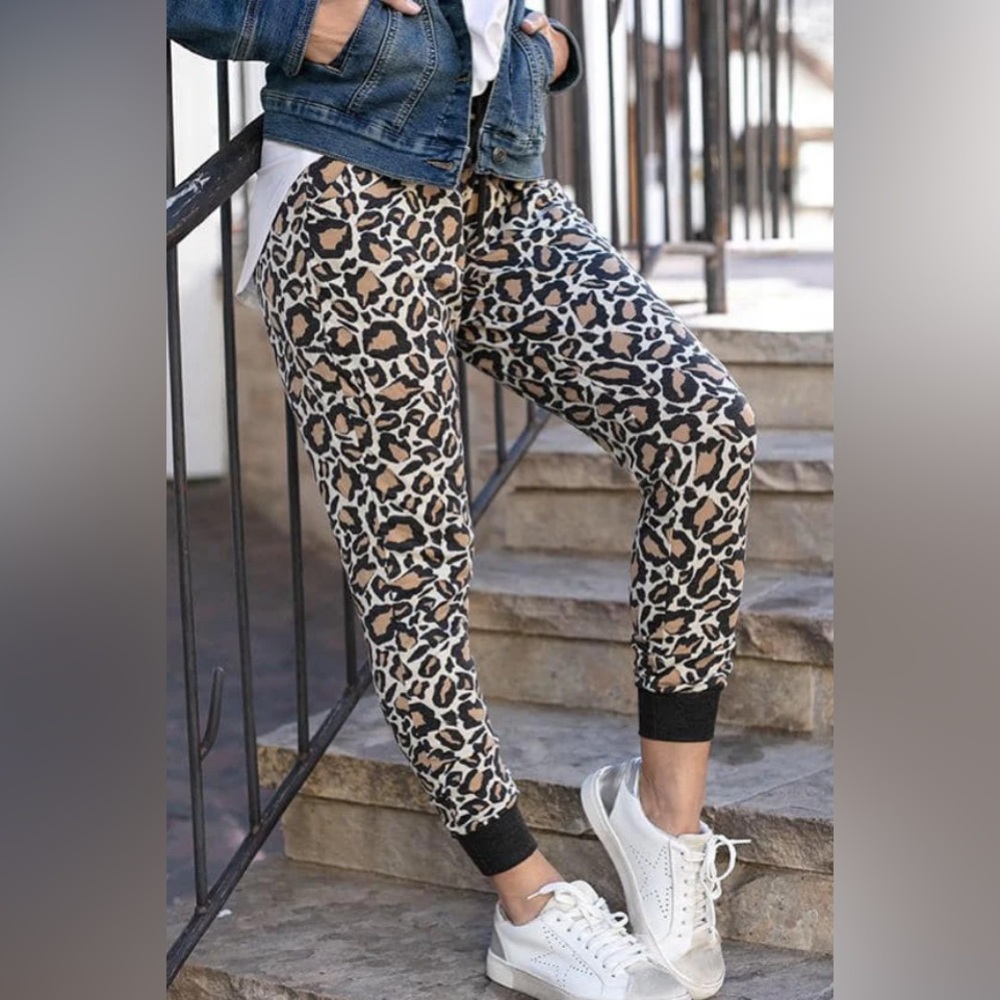 Grace & Lace leopard lounge pants
